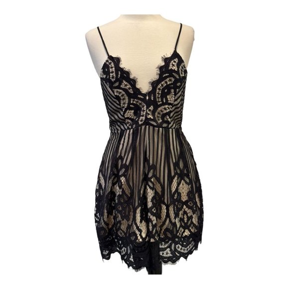 Solaris Style | Black Lace Romper | LARGE - Picture 2 of 8